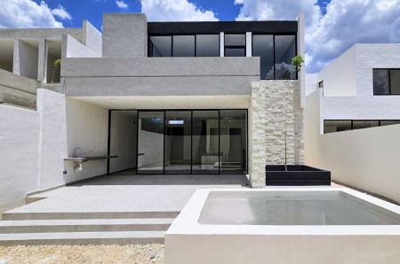 Casa en venta cholul merida morera  3 recamaras cochera y terraza techada 